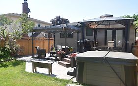 Cozy Suite With Hot Tub & Highspeed Internet